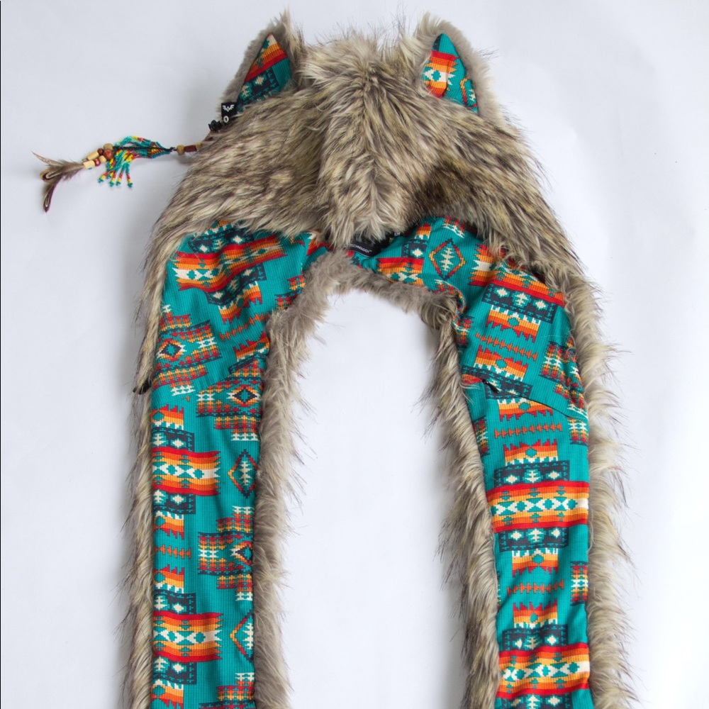 Spirithoods Silver Coyote HB3
